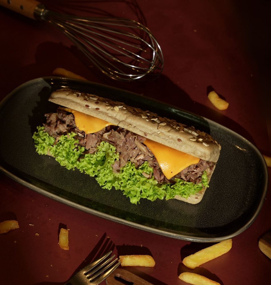 Multigrain bread, beef brisket, <br>
Lollo Bionda, cheese